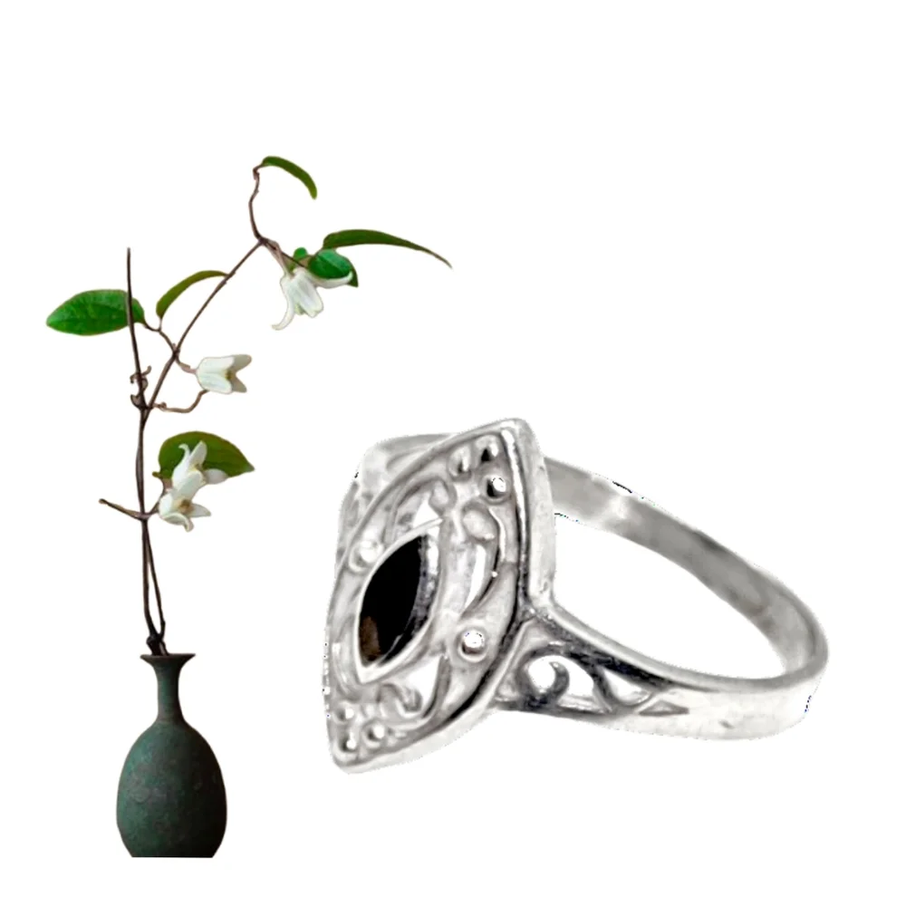Sterling Silver Ring w/ Intricate Detail & Unique Design